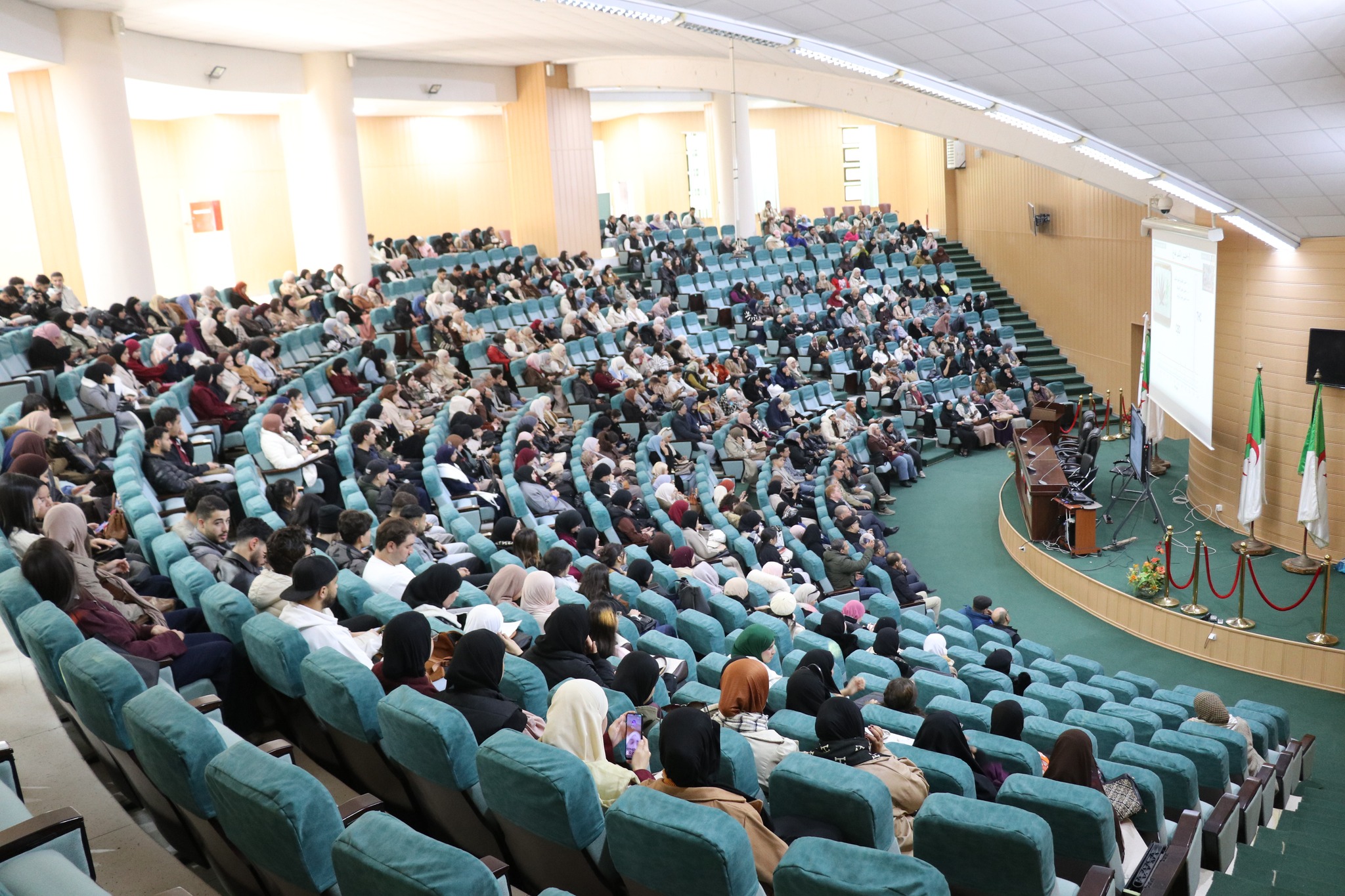 حملة تحسیسیة حول: مخاطر المخدرات والمٶثرات العقلیة في الوسط الجامعي